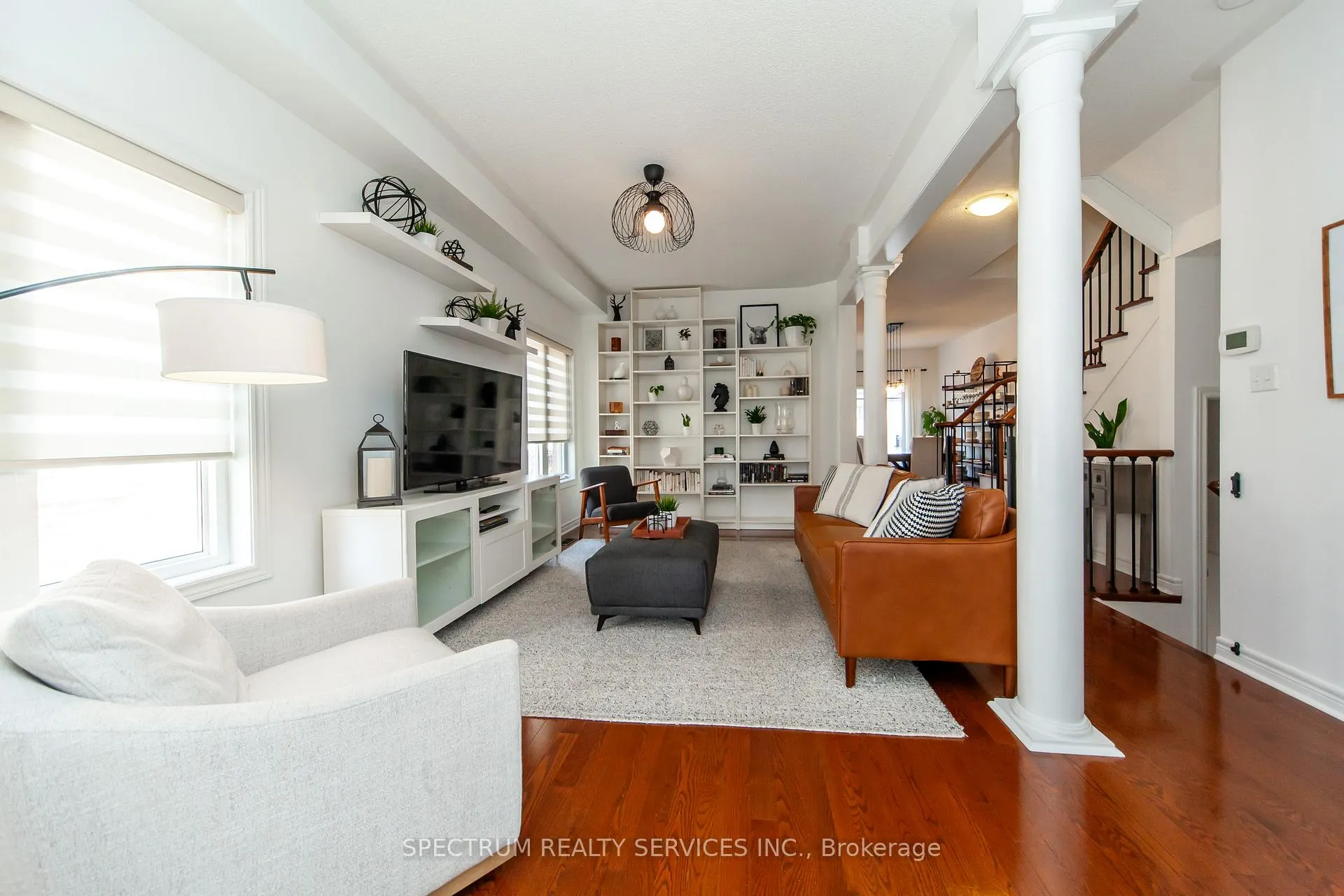 Photo 4 of 20 Worthview Drive, Vaughan, West Woodbridge — HOMEH
