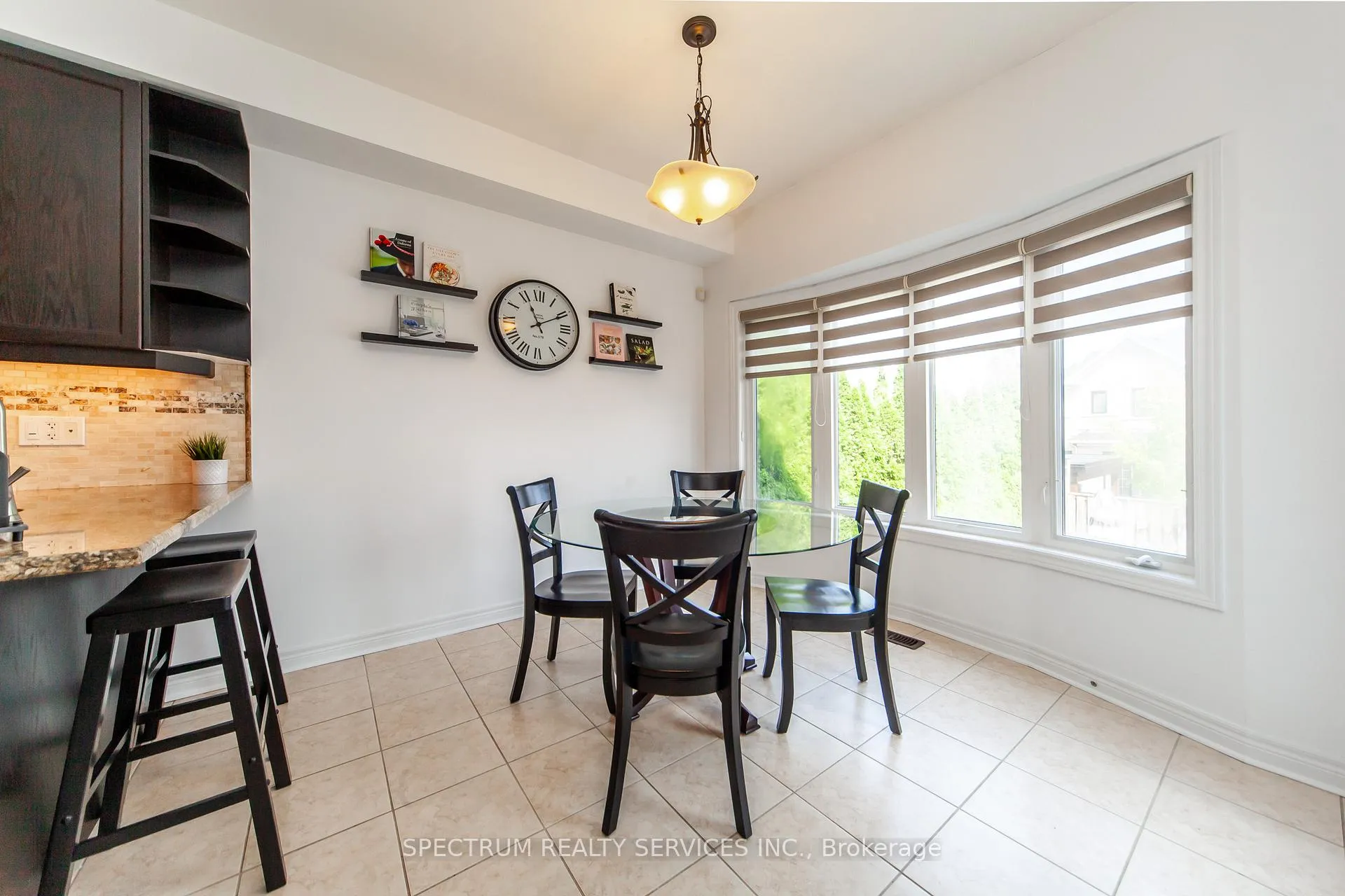 Photo 9 of 20 Worthview Drive, Vaughan, West Woodbridge — HOMEH