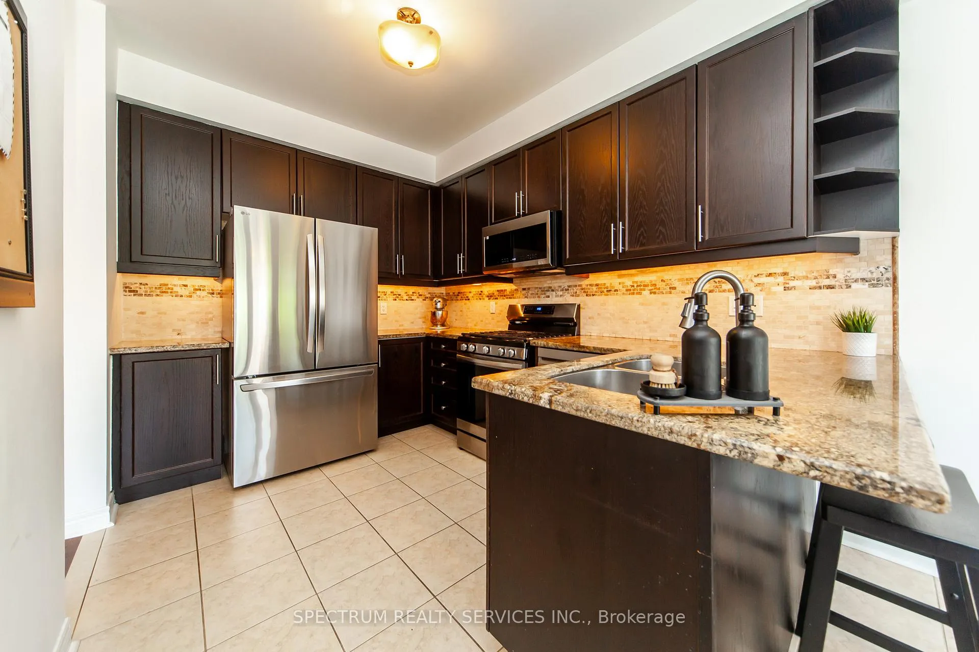 Photo 10 of 20 Worthview Drive, Vaughan, West Woodbridge — HOMEH