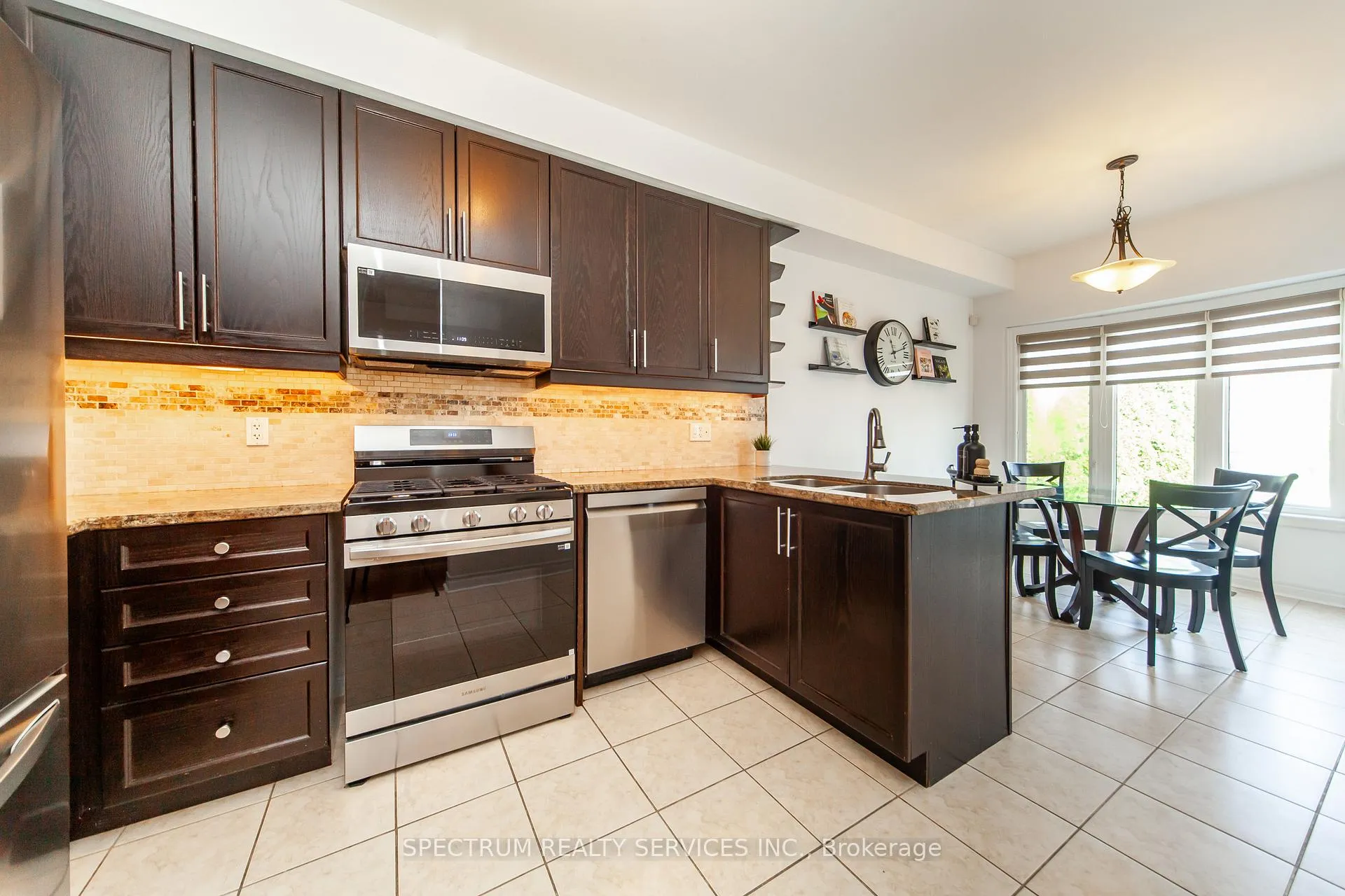 Photo 11 of 20 Worthview Drive, Vaughan, West Woodbridge — HOMEH
