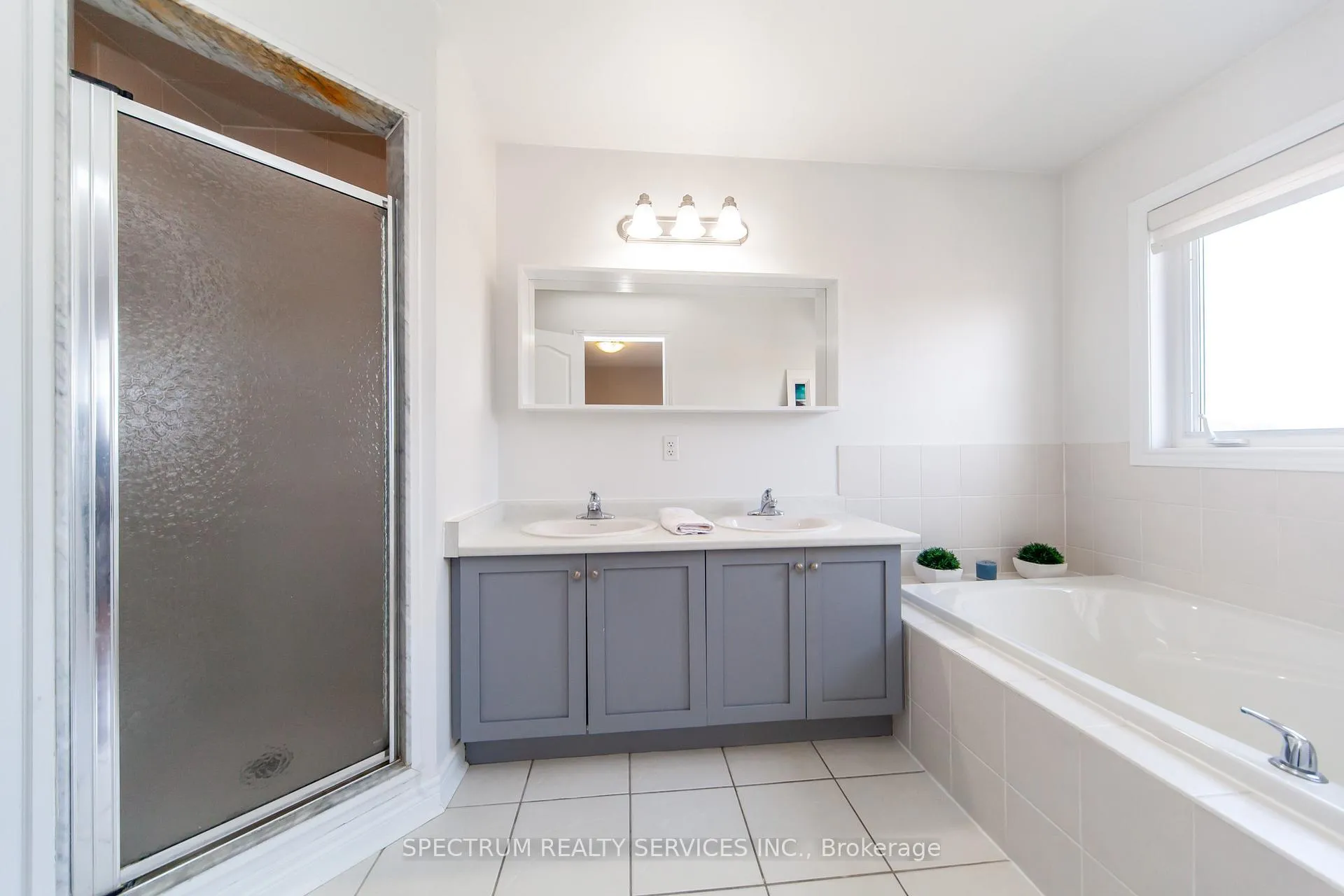 Photo 16 of 20 Worthview Drive, Vaughan, West Woodbridge — HOMEH