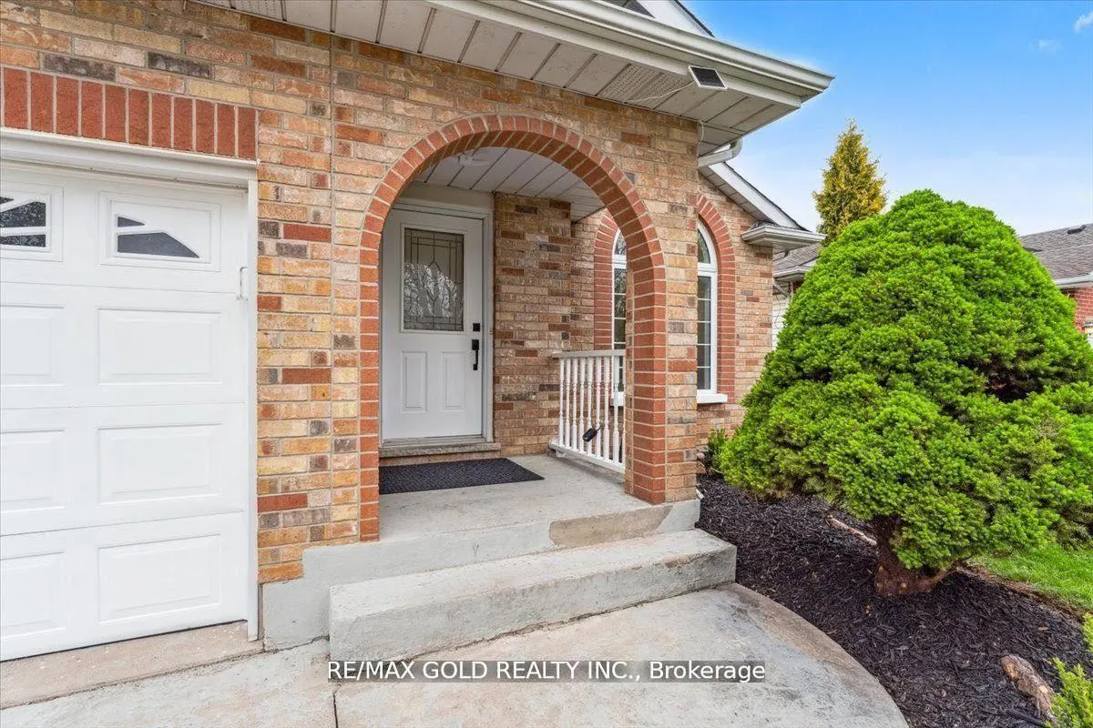 Photo 3 of 8163 Harvest Crescent, Niagara Falls, Ascot — HOMEH