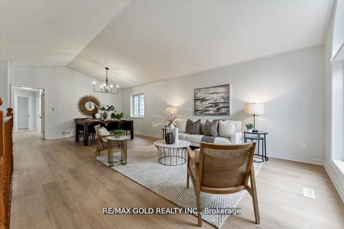 Photo 8 of 8163 Harvest Crescent, Niagara Falls, Ascot — HOMEH