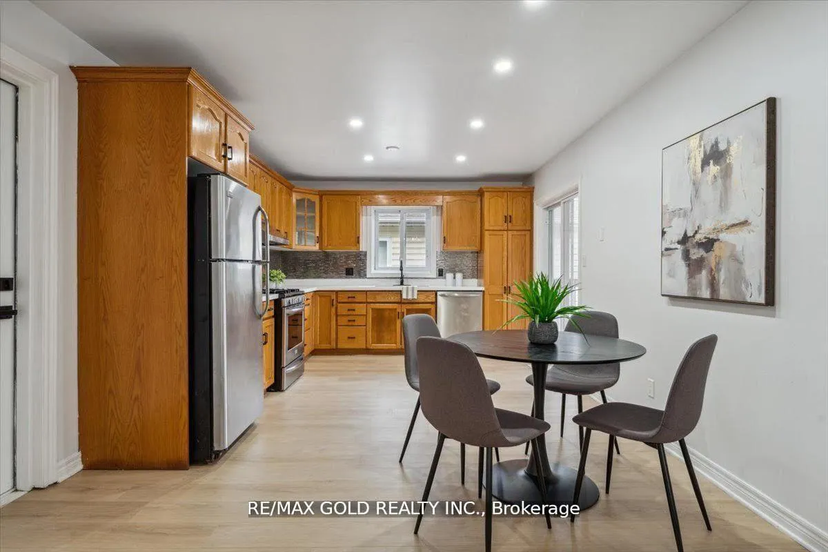 Photo 12 of 8163 Harvest Crescent, Niagara Falls, Ascot — HOMEH