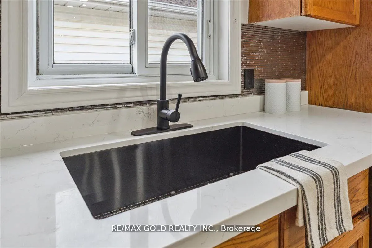 Photo 15 of 8163 Harvest Crescent, Niagara Falls, Ascot — HOMEH