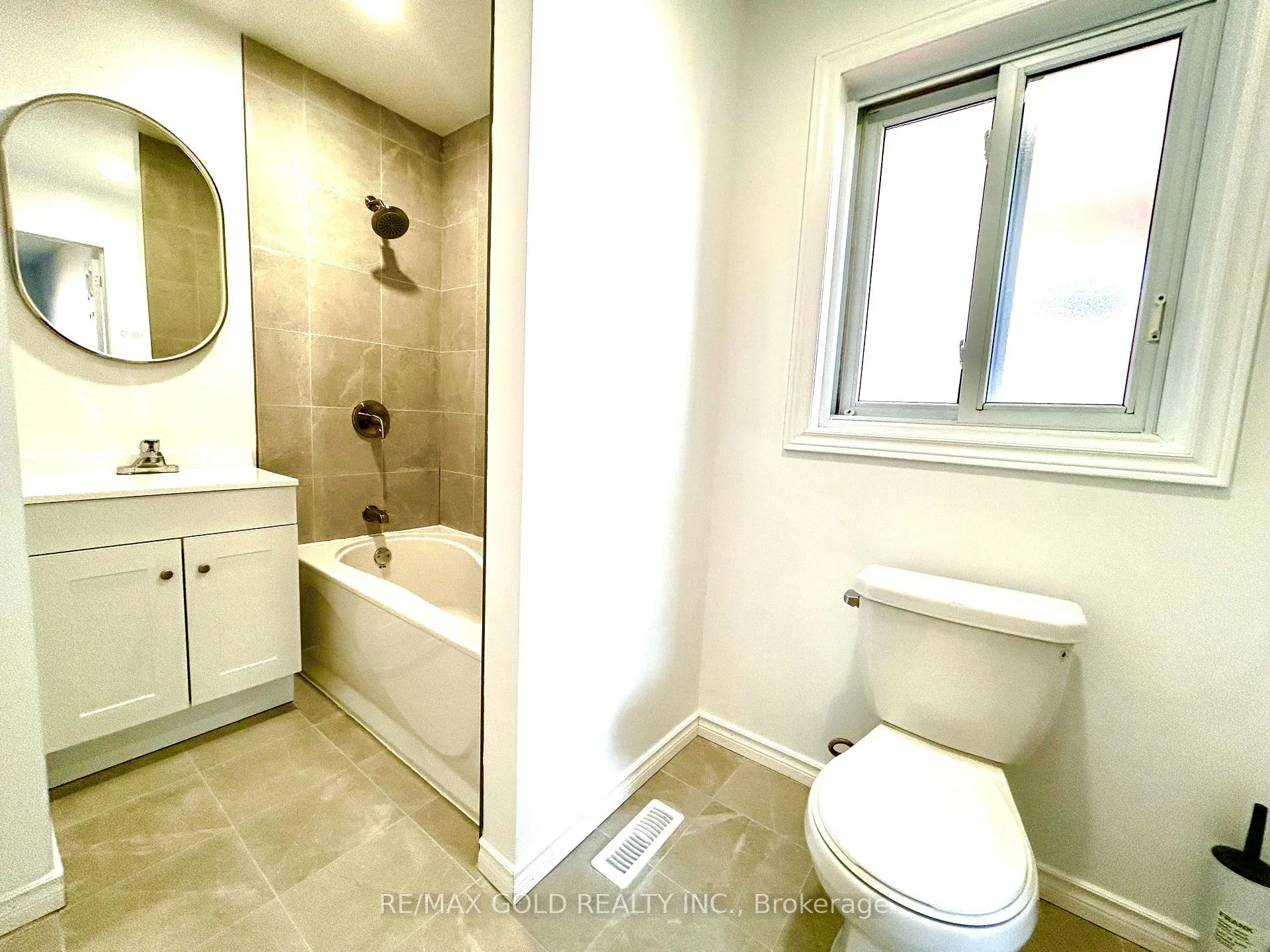 Photo 17 of 8163 Harvest Crescent, Niagara Falls, Ascot — HOMEH
