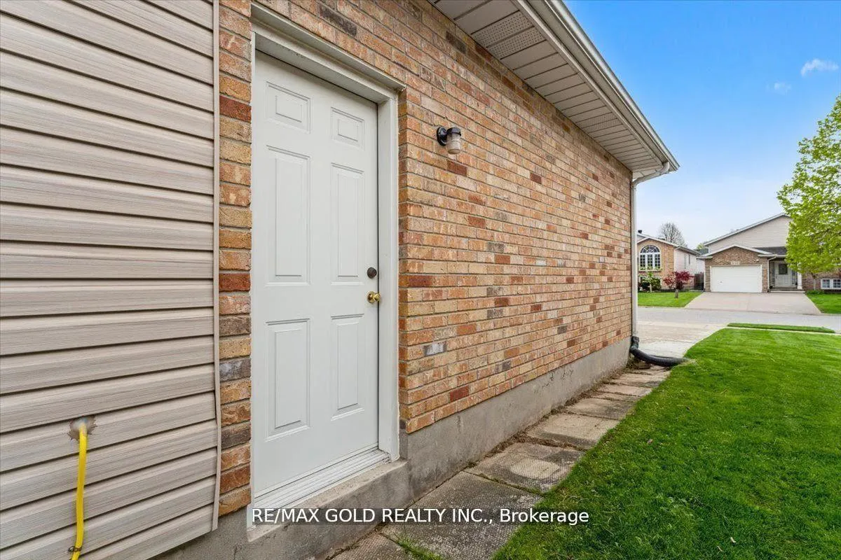 Photo 37 of 8163 Harvest Crescent, Niagara Falls, Ascot — HOMEH