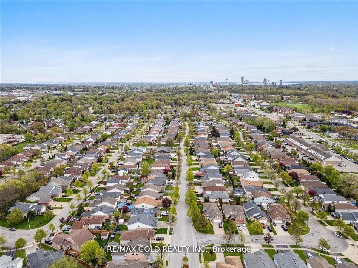 Photo 44 of 8163 Harvest Crescent, Niagara Falls, Ascot — HOMEH
