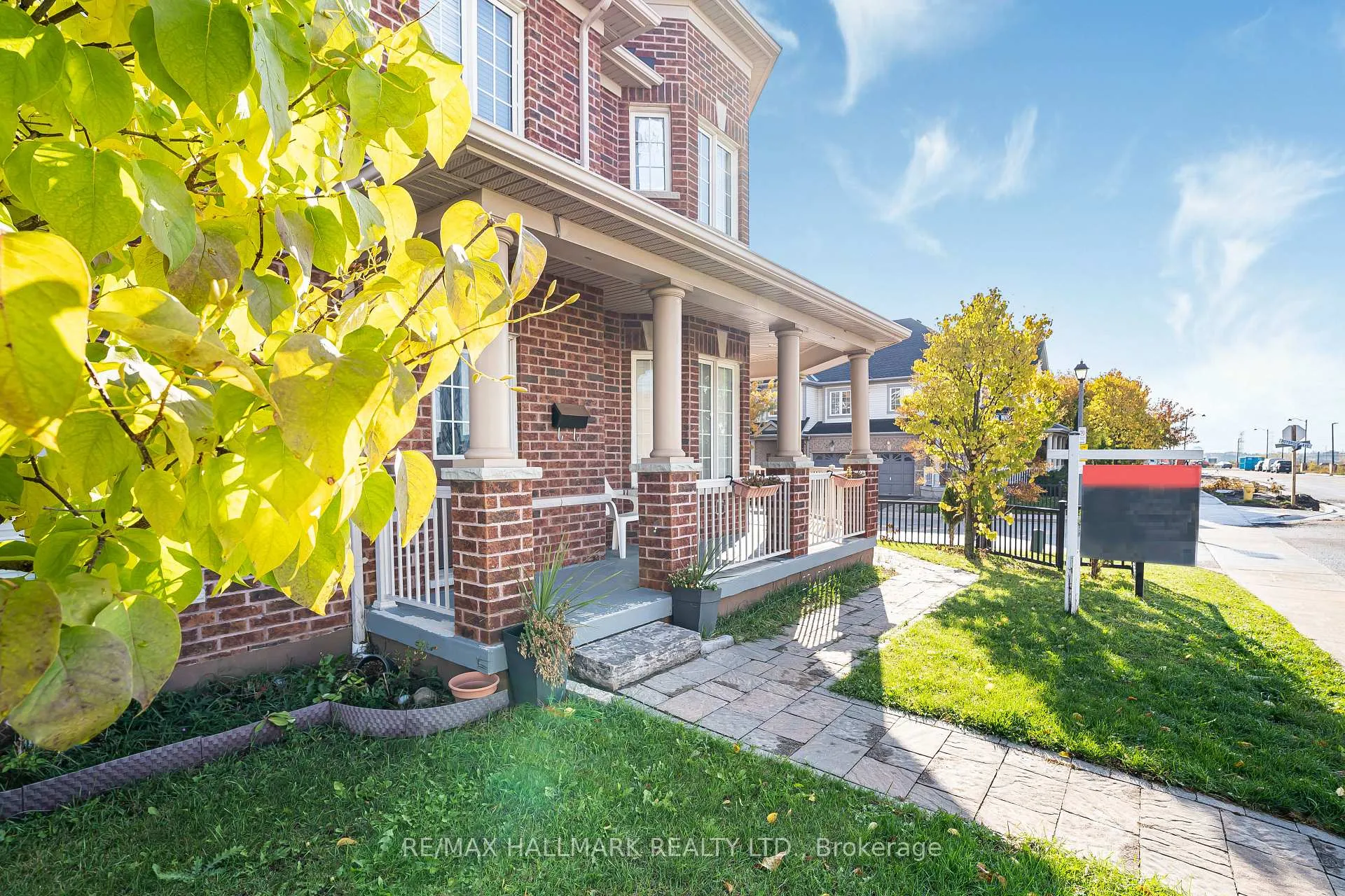 Photo 3 of 2 Telstar Way, Whitby, Brooklin — HOMEH