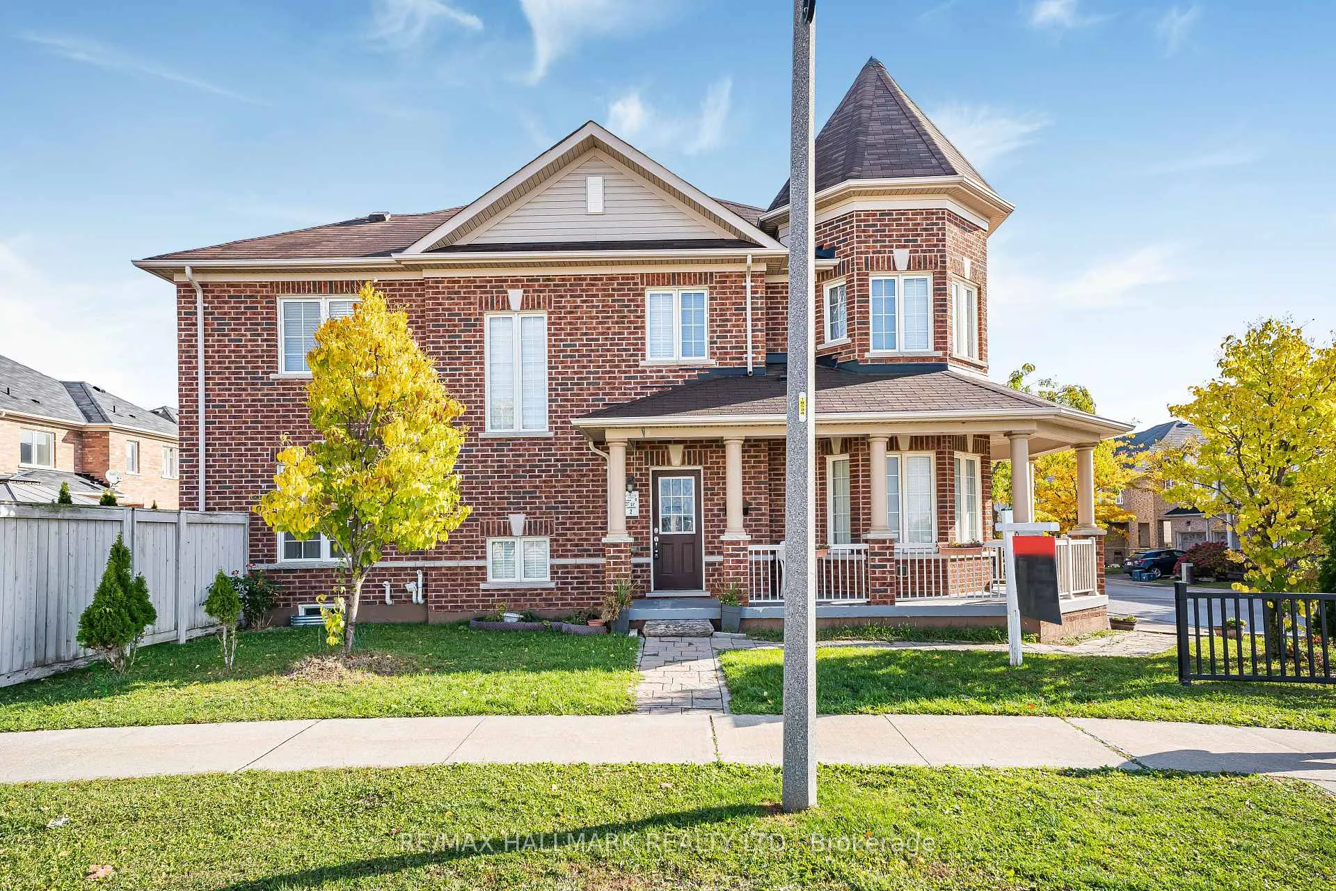 Photo 4 of 2 Telstar Way, Whitby, Brooklin — HOMEH