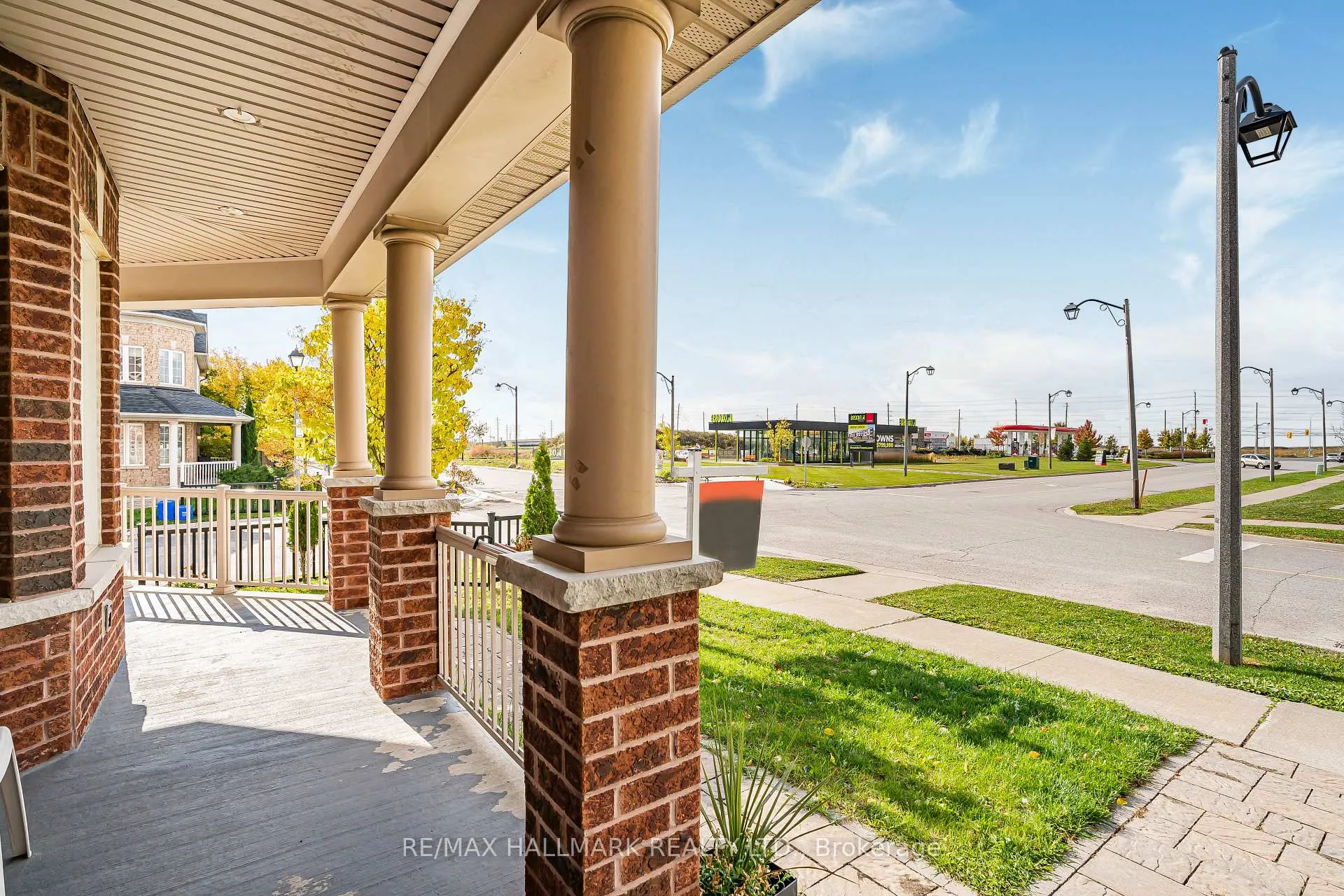 Photo 7 of 2 Telstar Way, Whitby, Brooklin — HOMEH