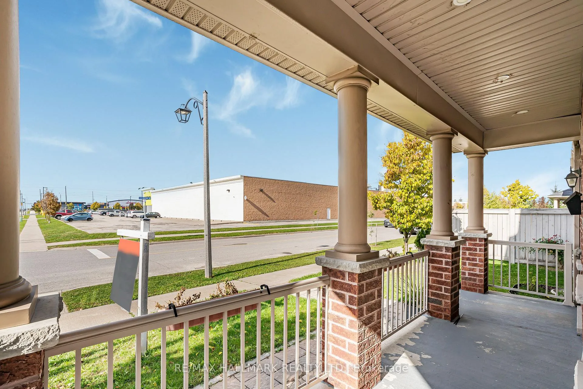 Photo 9 of 2 Telstar Way, Whitby, Brooklin — HOMEH