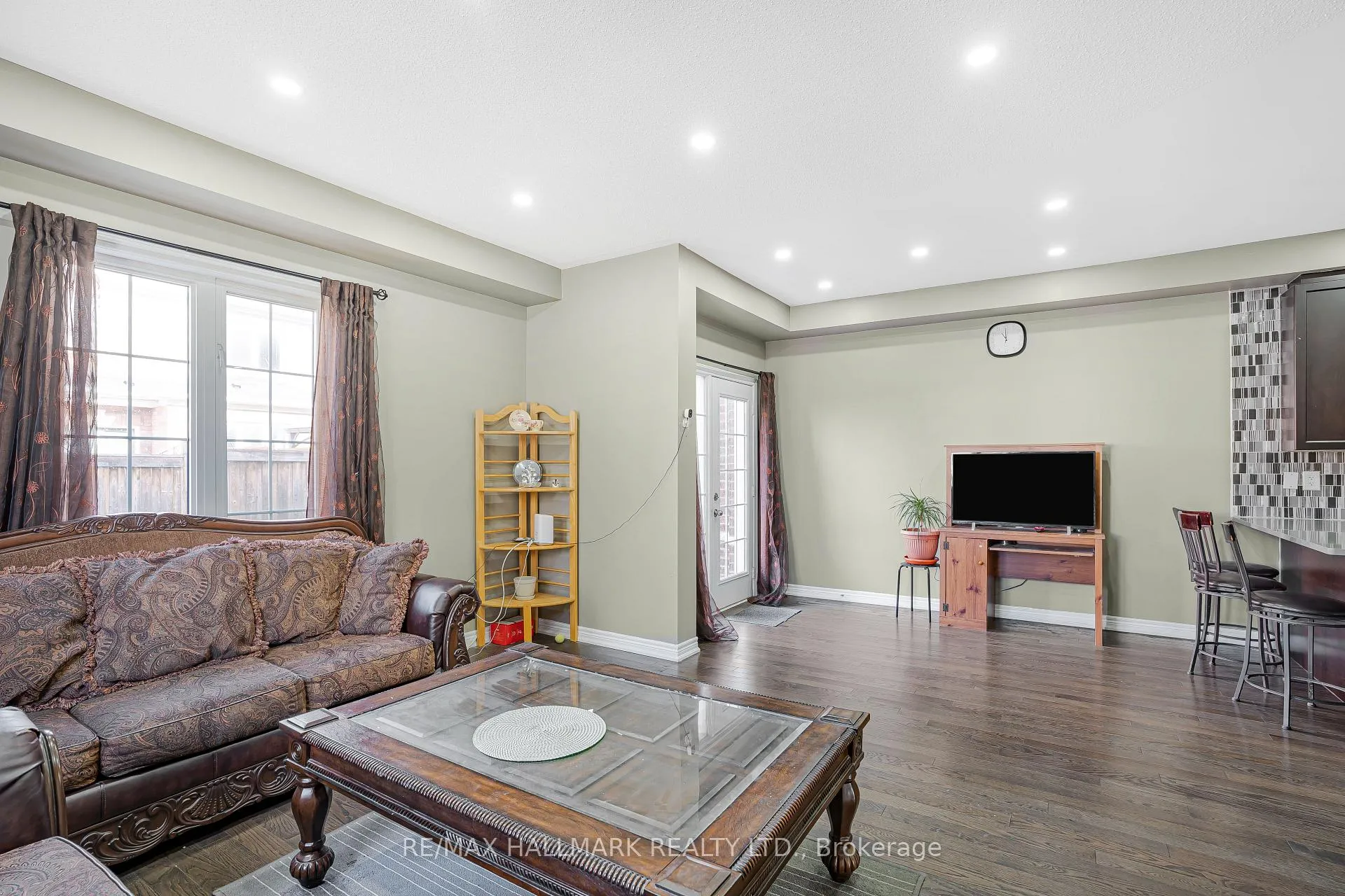 Photo 14 of 2 Telstar Way, Whitby, Brooklin — HOMEH