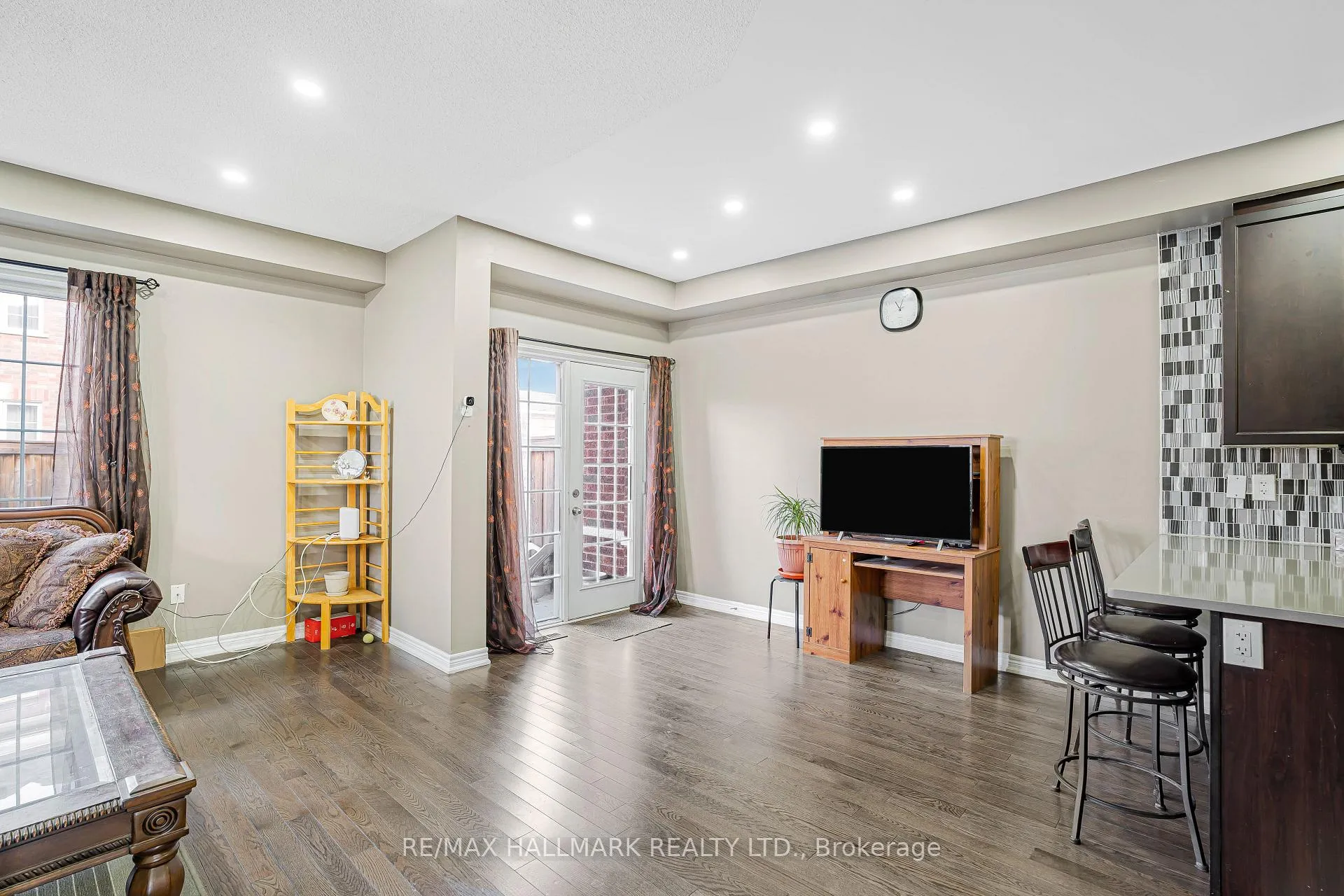 Photo 23 of 2 Telstar Way, Whitby, Brooklin — HOMEH