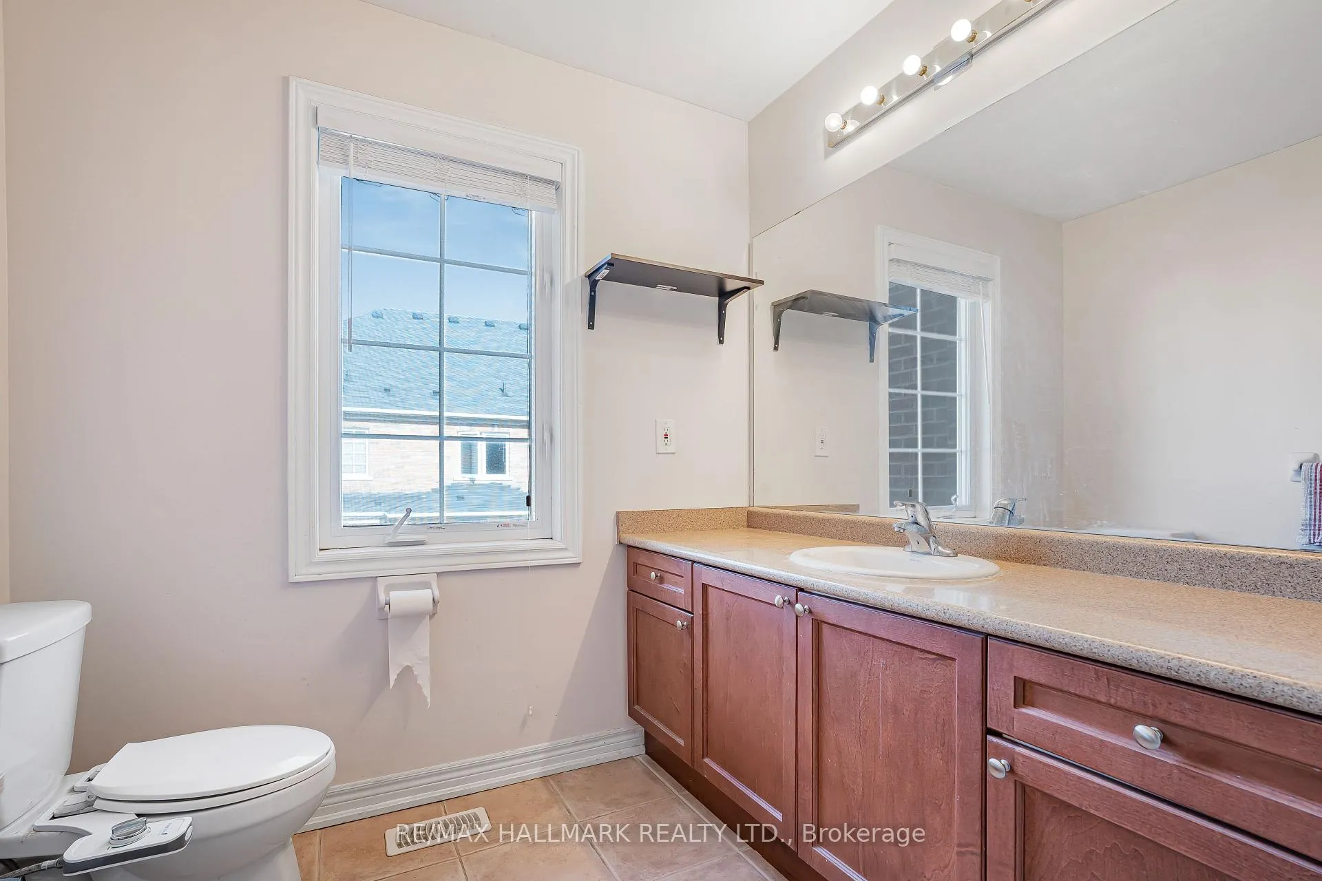 Photo 28 of 2 Telstar Way, Whitby, Brooklin — HOMEH