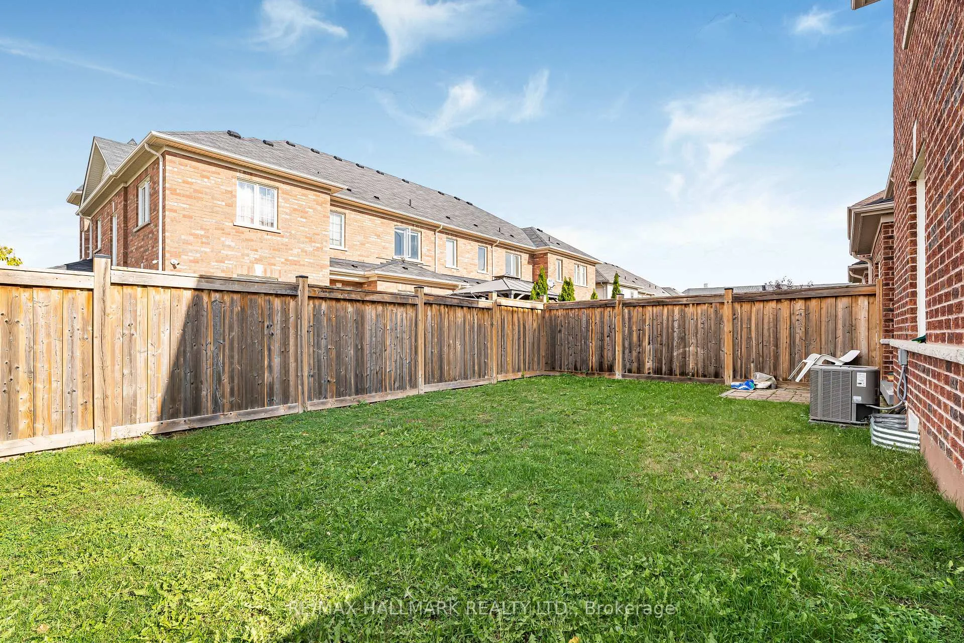 Photo 38 of 2 Telstar Way, Whitby, Brooklin — HOMEH