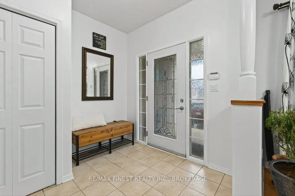 Photo 4 of 478 Weston Crescent, Kingston, East Gardiners Rd — HOMEH