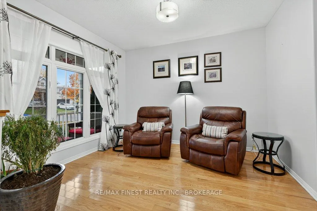 Photo 6 of 478 Weston Crescent, Kingston, East Gardiners Rd — HOMEH