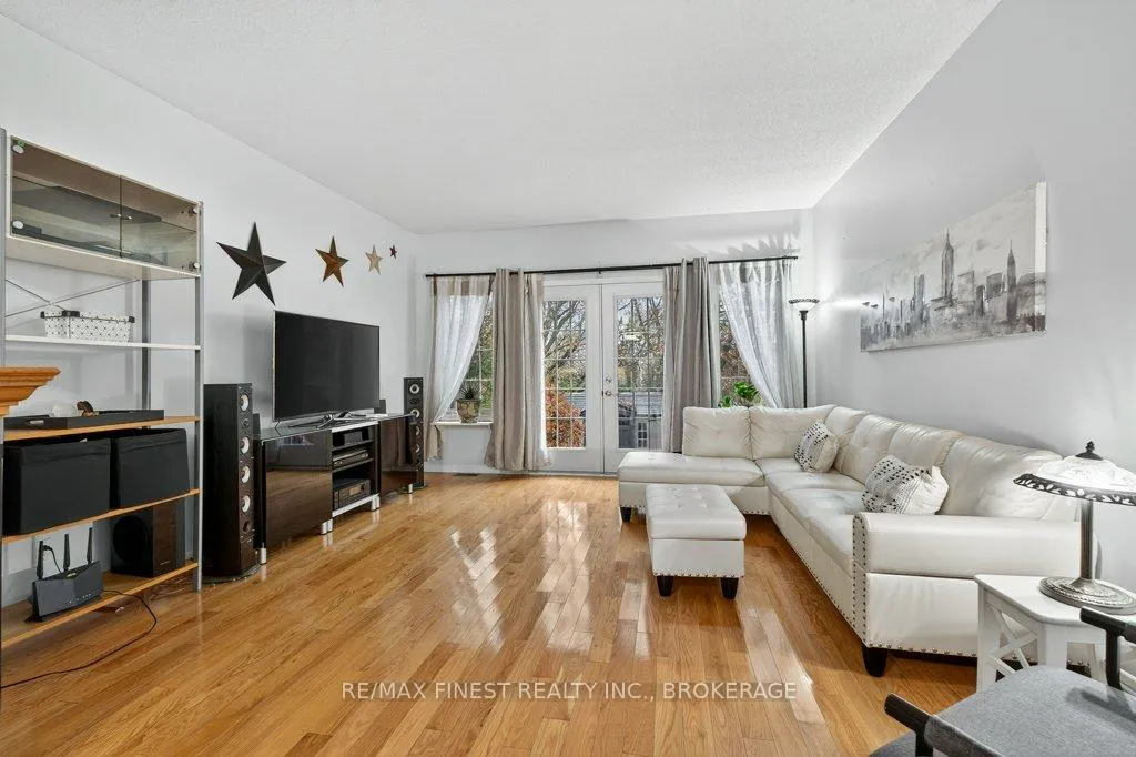 Photo 8 of 478 Weston Crescent, Kingston, East Gardiners Rd — HOMEH