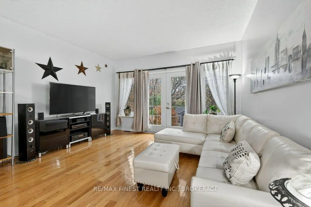 Photo 9 of 478 Weston Crescent, Kingston, East Gardiners Rd — HOMEH