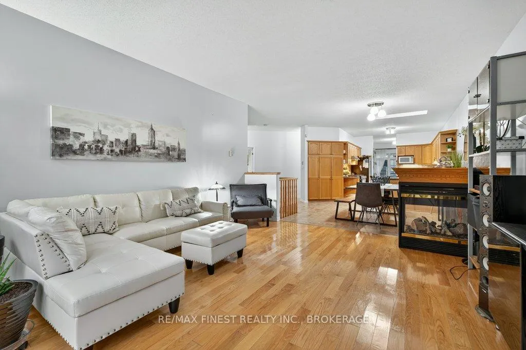 Photo 10 of 478 Weston Crescent, Kingston, East Gardiners Rd — HOMEH