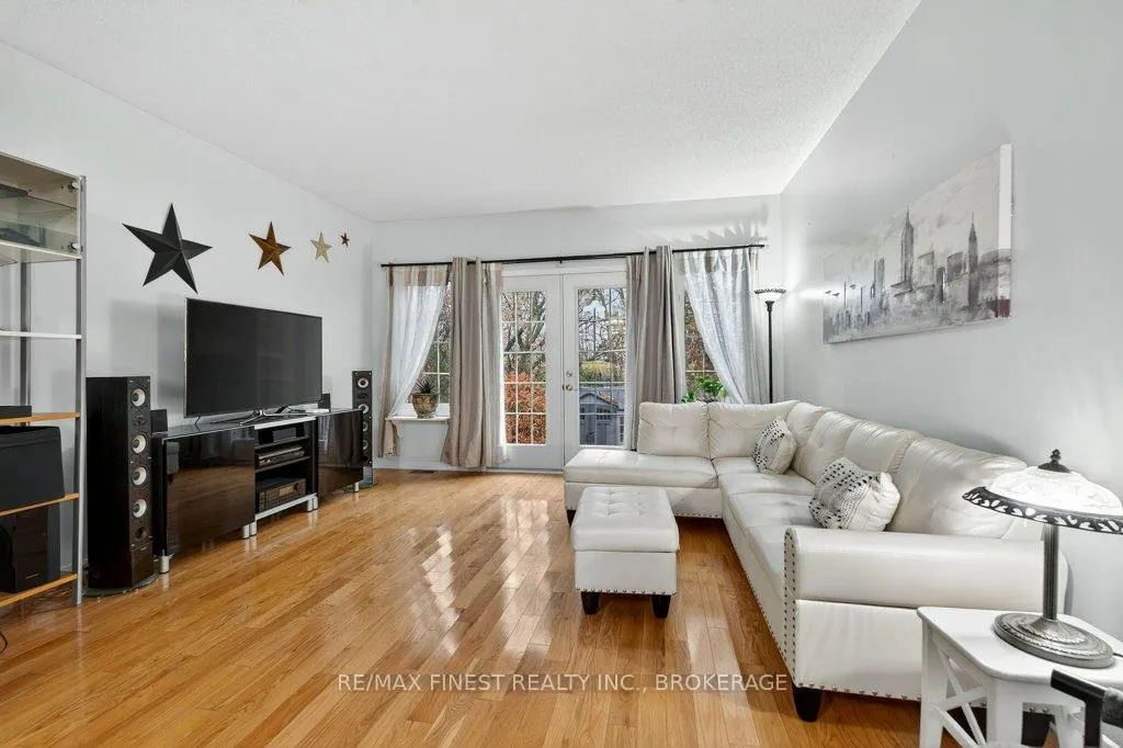 Photo 11 of 478 Weston Crescent, Kingston, East Gardiners Rd — HOMEH