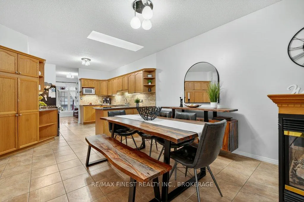 Photo 12 of 478 Weston Crescent, Kingston, East Gardiners Rd — HOMEH