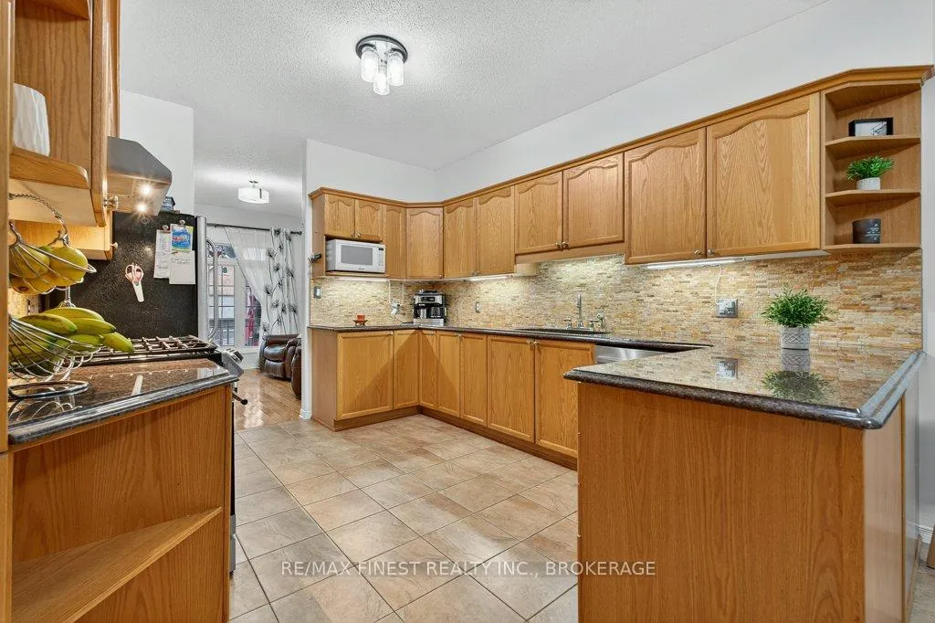 Photo 14 of 478 Weston Crescent, Kingston, East Gardiners Rd — HOMEH