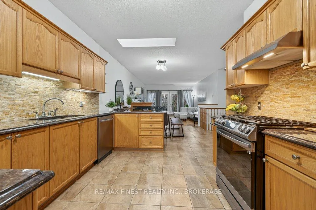 Photo 16 of 478 Weston Crescent, Kingston, East Gardiners Rd — HOMEH