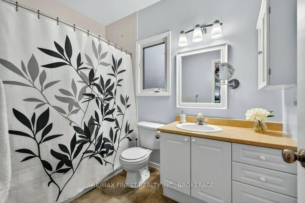 Photo 20 of 478 Weston Crescent, Kingston, East Gardiners Rd — HOMEH