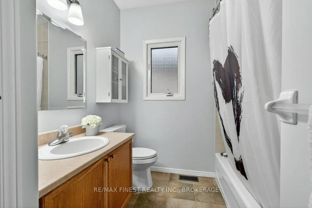 Photo 23 of 478 Weston Crescent, Kingston, East Gardiners Rd — HOMEH