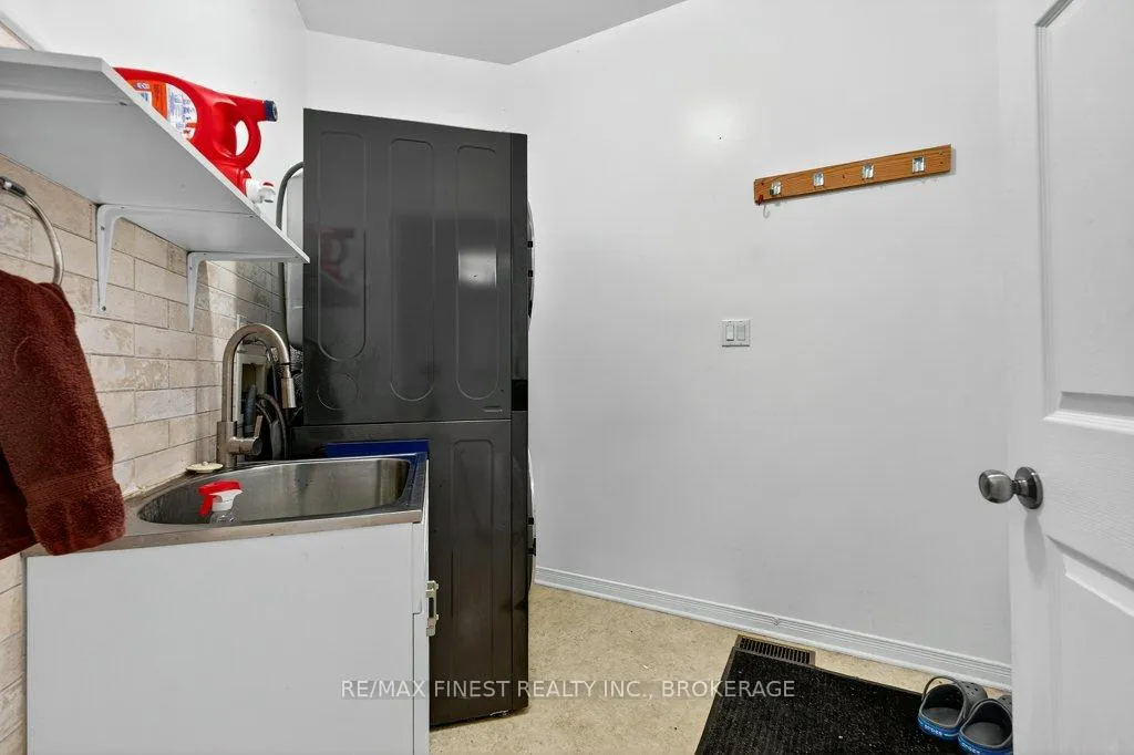 Photo 24 of 478 Weston Crescent, Kingston, East Gardiners Rd — HOMEH