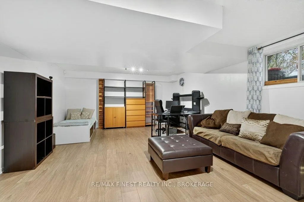 Photo 25 of 478 Weston Crescent, Kingston, East Gardiners Rd — HOMEH