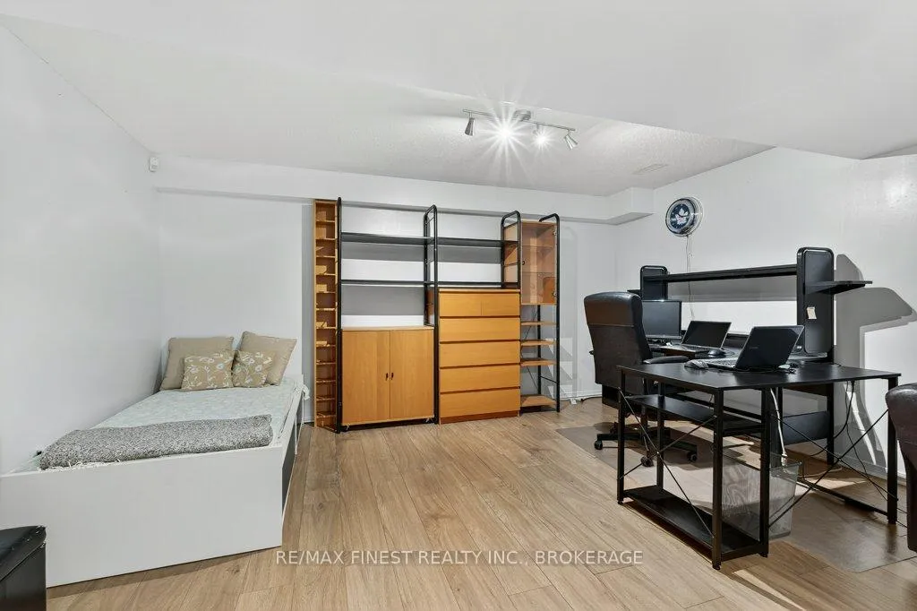 Photo 26 of 478 Weston Crescent, Kingston, East Gardiners Rd — HOMEH