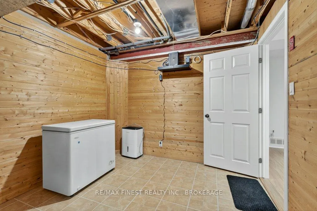 Photo 32 of 478 Weston Crescent, Kingston, East Gardiners Rd — HOMEH