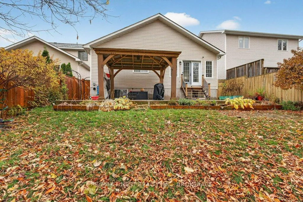 Photo 34 of 478 Weston Crescent, Kingston, East Gardiners Rd — HOMEH