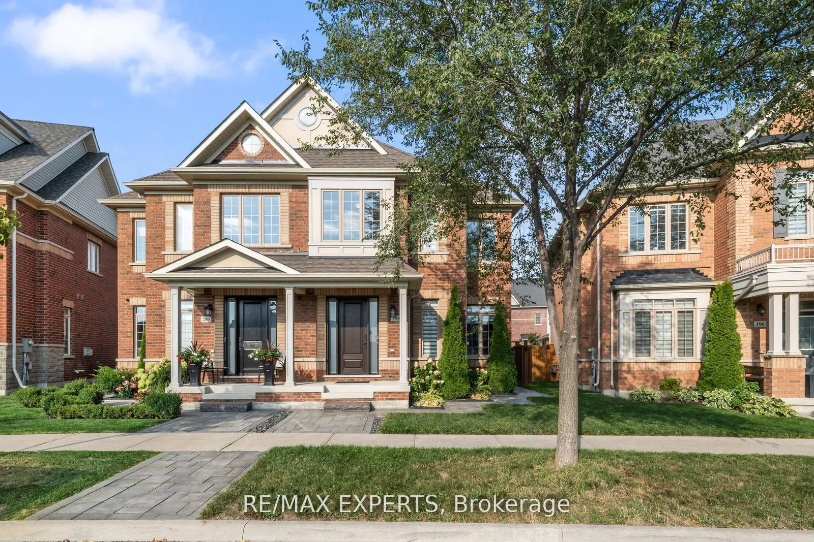 Photo 2 of 198 Moody Drive, Vaughan, Kleinburg — HOMEH