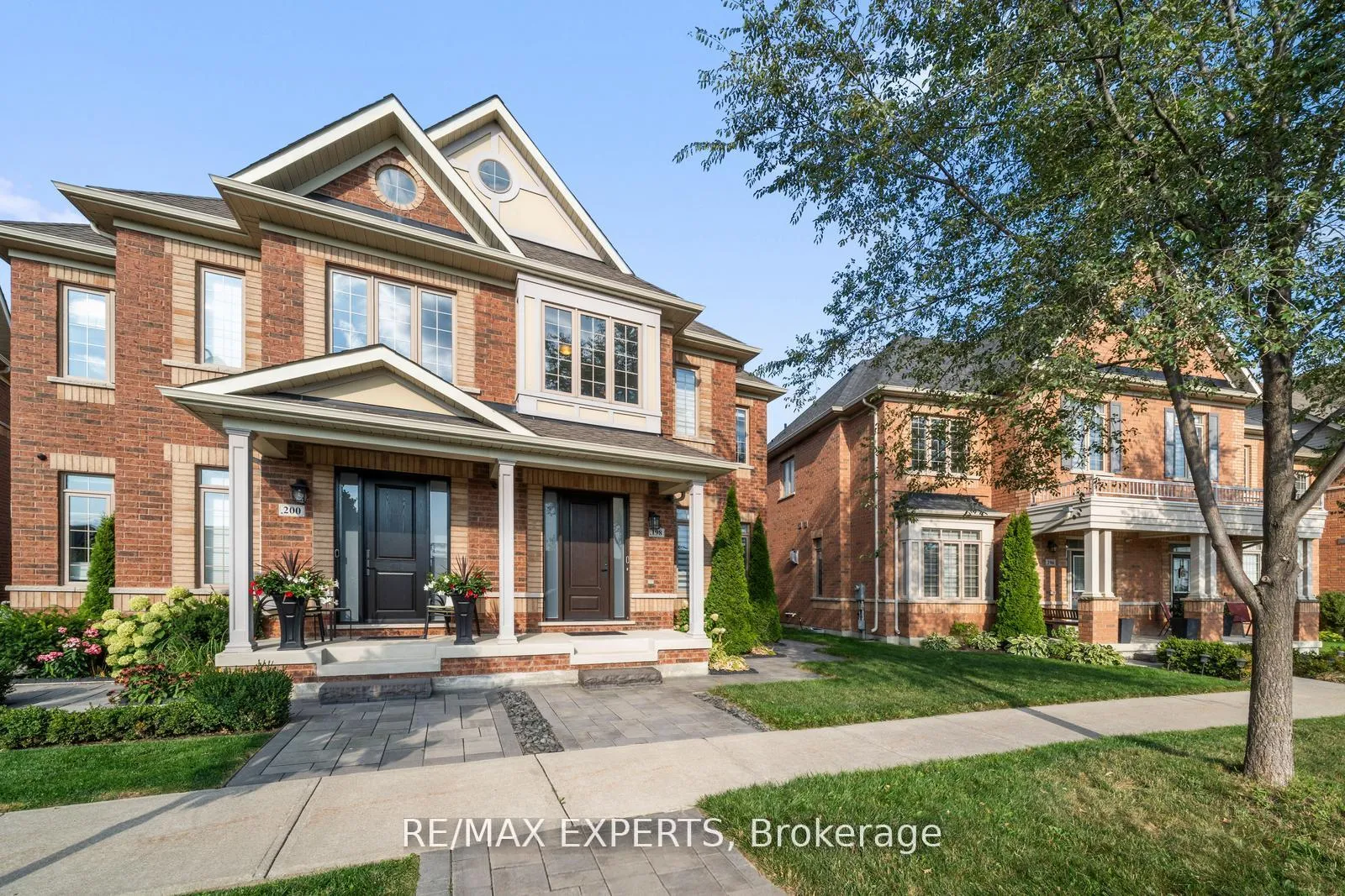Photo 3 of 198 Moody Drive, Vaughan, Kleinburg — HOMEH