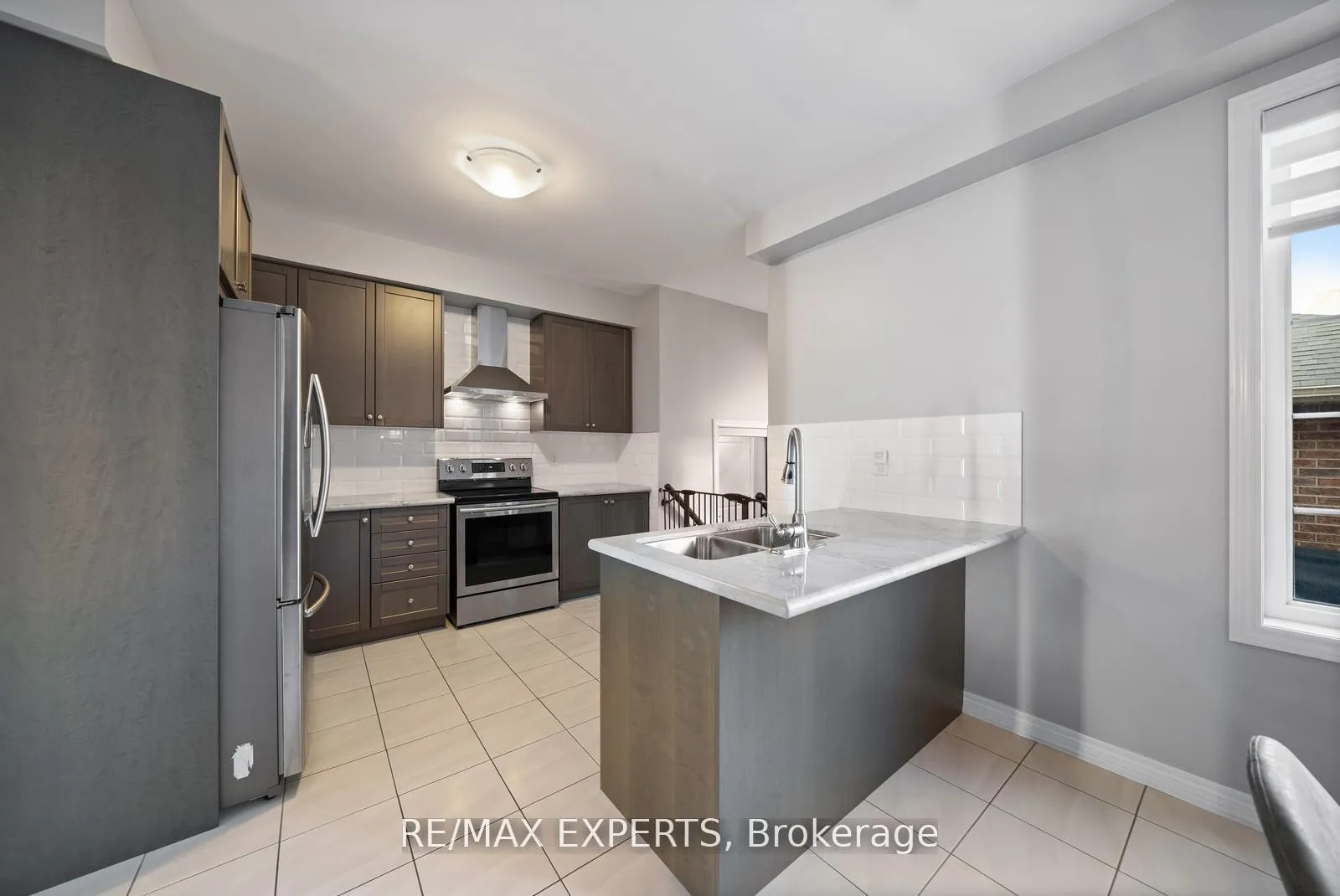 Photo 13 of 198 Moody Drive, Vaughan, Kleinburg — HOMEH
