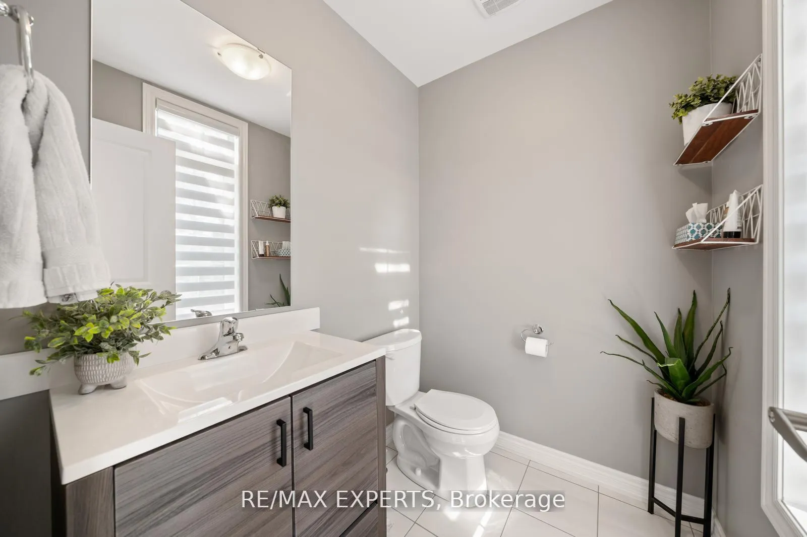 Photo 16 of 198 Moody Drive, Vaughan, Kleinburg — HOMEH