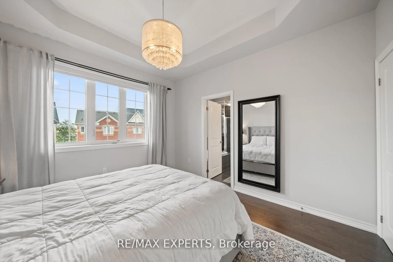 Photo 22 of 198 Moody Drive, Vaughan, Kleinburg — HOMEH