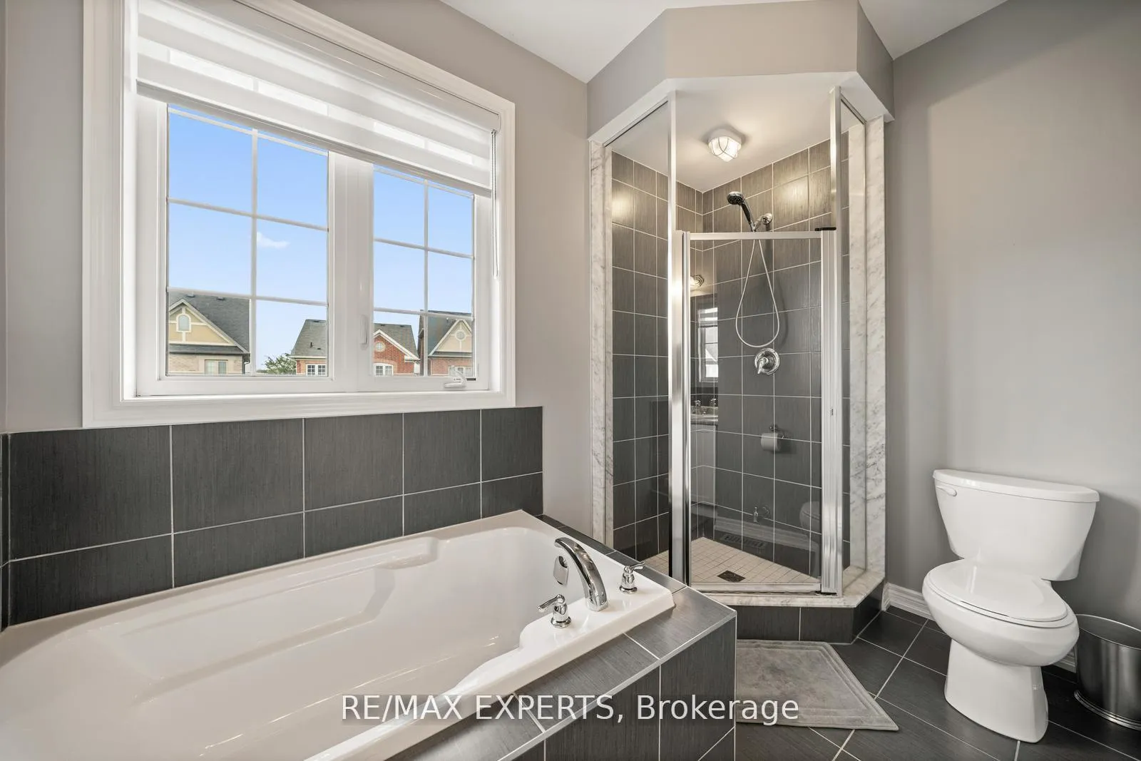 Photo 24 of 198 Moody Drive, Vaughan, Kleinburg — HOMEH