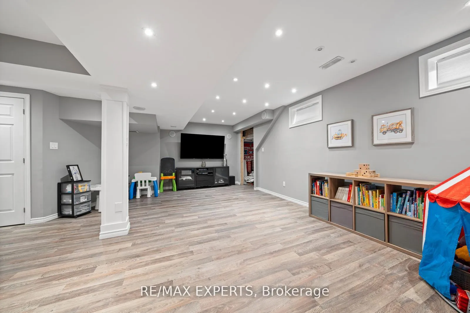 Photo 32 of 198 Moody Drive, Vaughan, Kleinburg — HOMEH