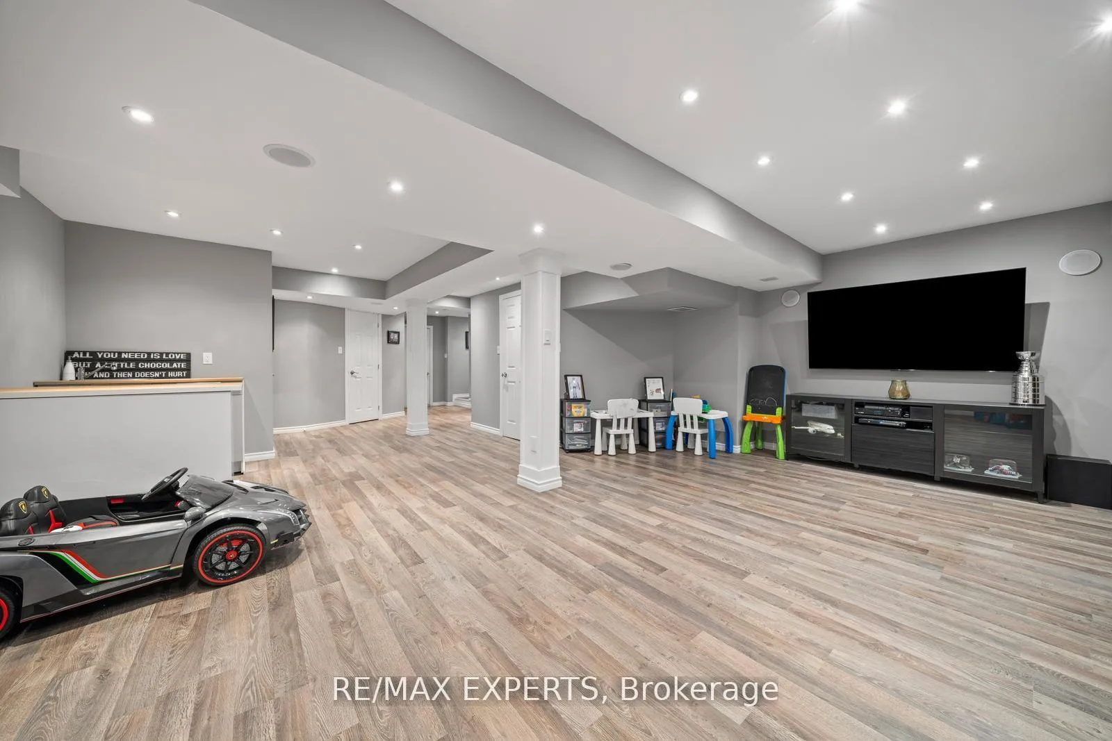 Photo 33 of 198 Moody Drive, Vaughan, Kleinburg — HOMEH