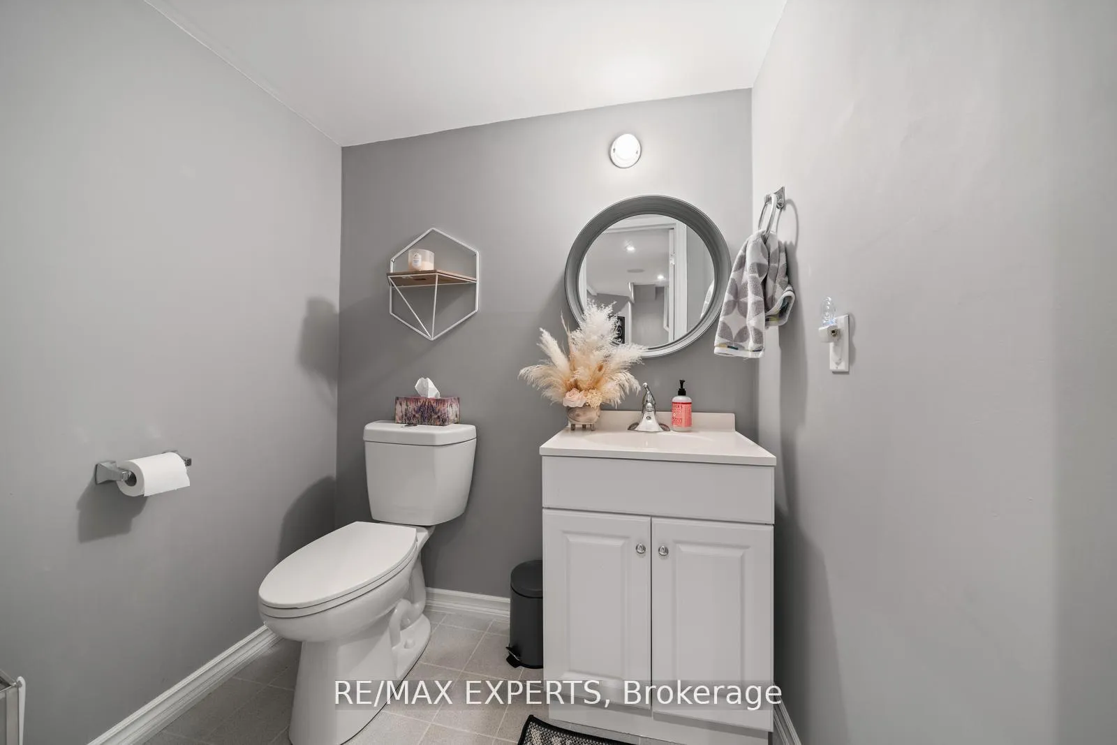 Photo 34 of 198 Moody Drive, Vaughan, Kleinburg — HOMEH