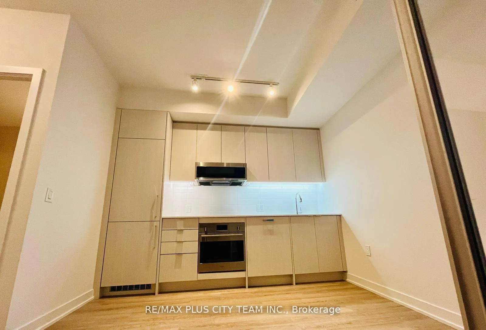 Photo 3 of Unit 201, 250 Lawrence Avenue W, Toronto, Lawrence Park North — HOMEH