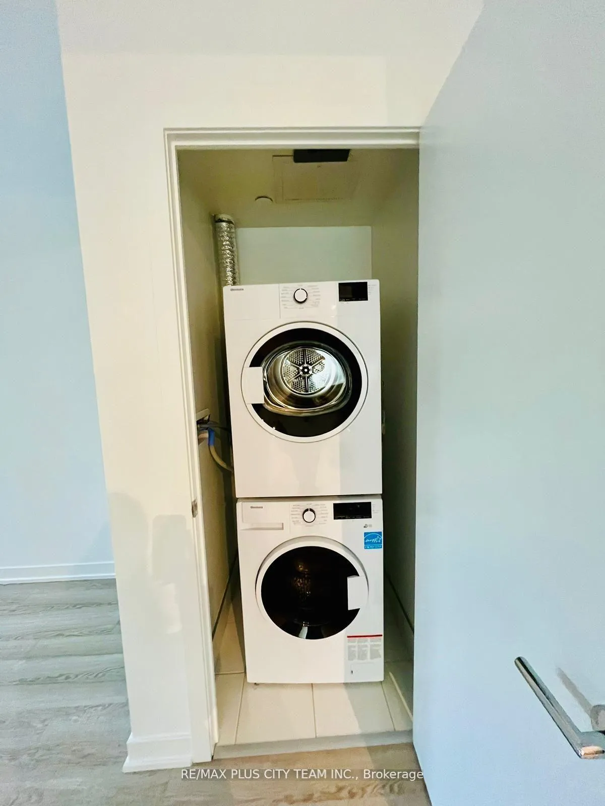 Photo 5 of Unit 201, 250 Lawrence Avenue W, Toronto, Lawrence Park North — HOMEH