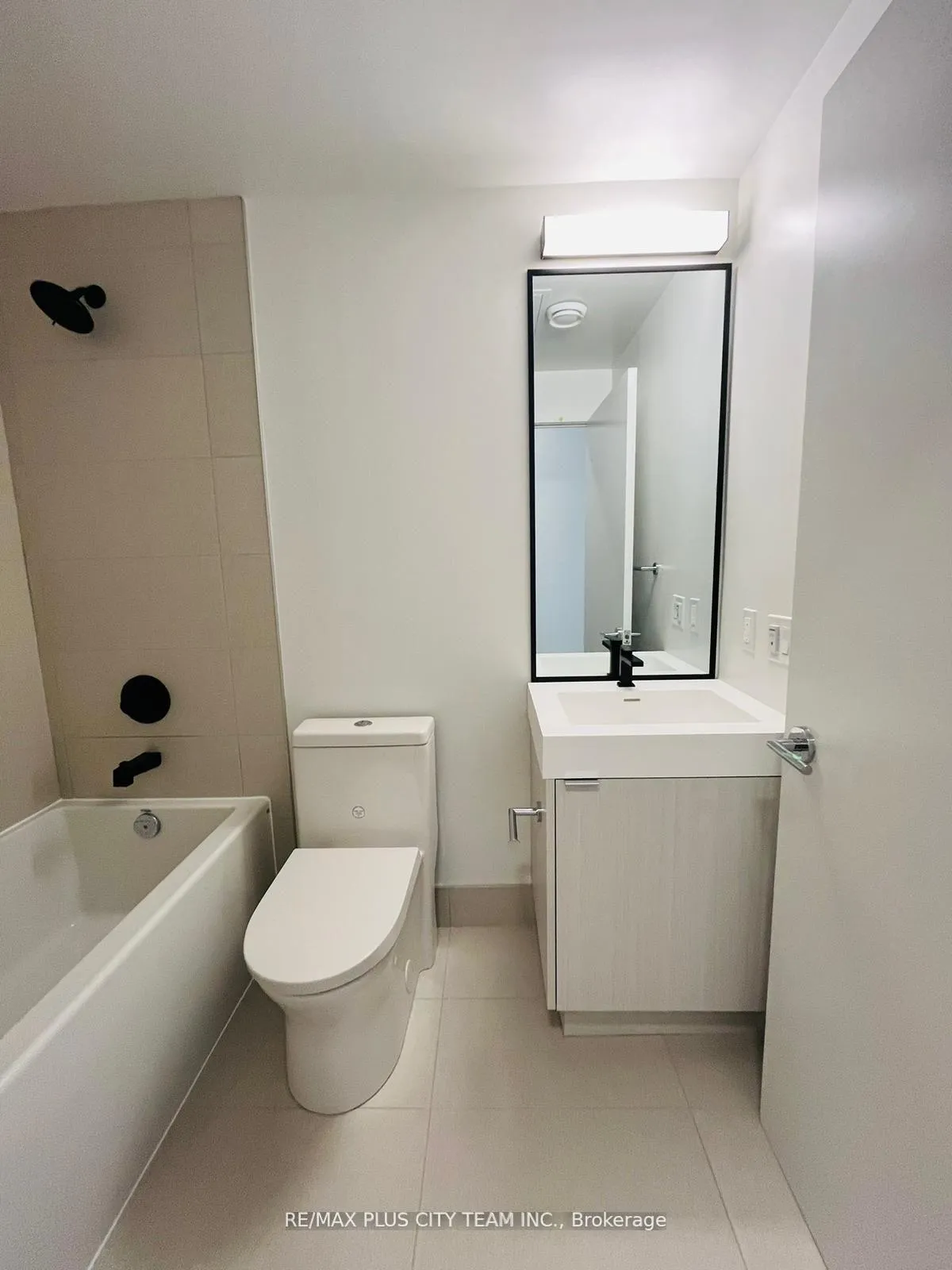 Photo 6 of Unit 201, 250 Lawrence Avenue W, Toronto, Lawrence Park North — HOMEH