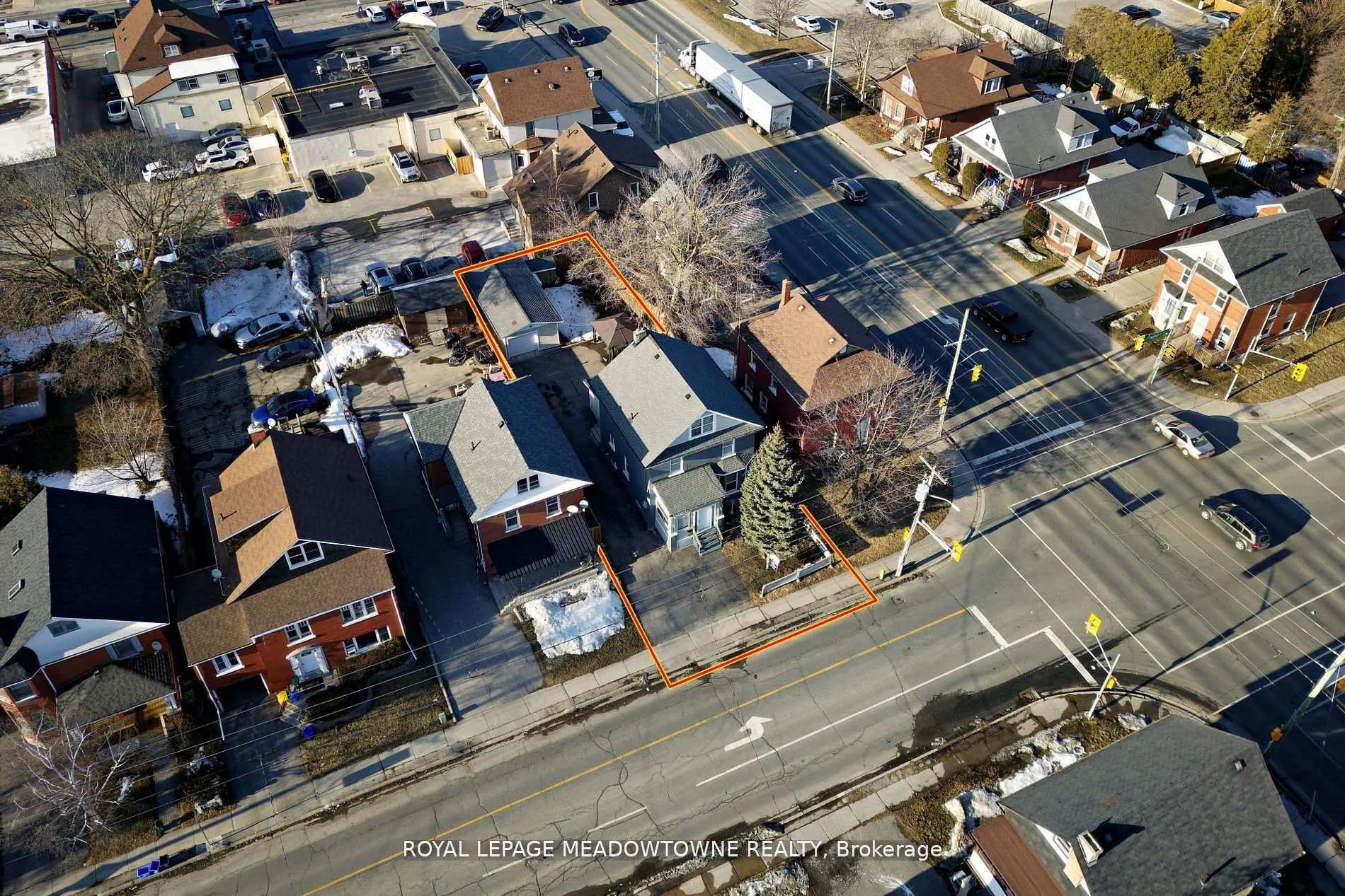 Photo 4 of 260 Athol Street E, Oshawa, Central — HOMEH