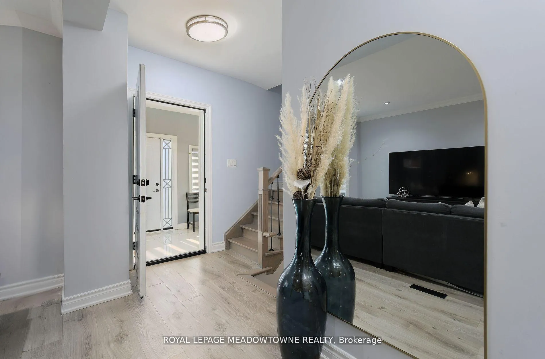 Photo 6 of 260 Athol Street E, Oshawa, Central — HOMEH